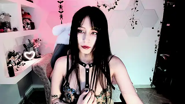 Effy Devalk online show from 03/03/25, 05:50