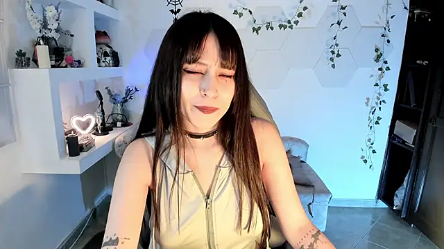 Effy Devalk online show from 10/08/25, 02:36