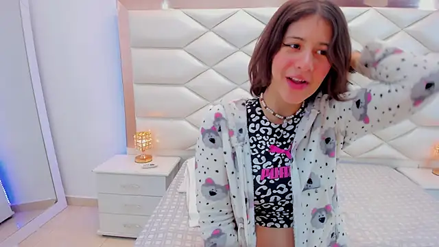 MiaQueen021 online show from 01/22/25, 12:27