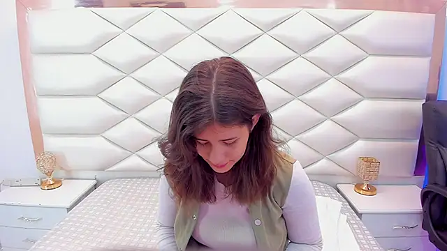 MiaQueen021 online show from 02/04/25, 12:33