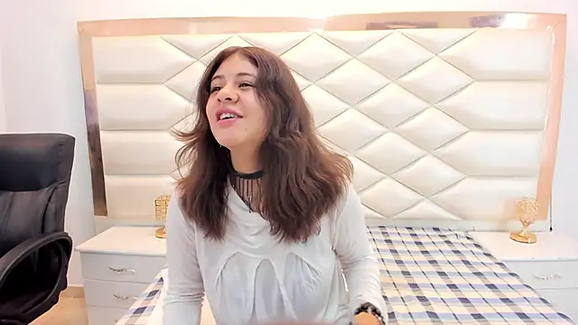 MiaQueen021 online show from 02/06/25, 12:26