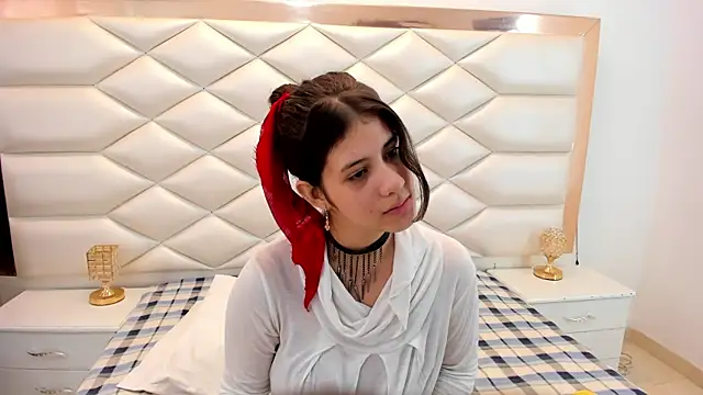 MiaQueen021 online show from 02/06/25, 03:31