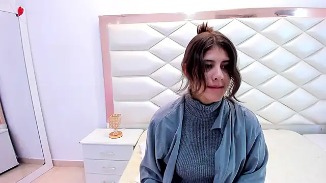 MiaQueen021 online show from 02/20/25, 12:25