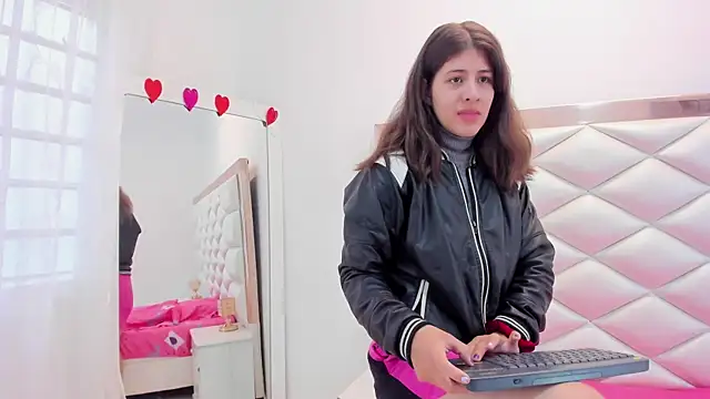 MiaQueen021 online show from 03/05/25, 12:33