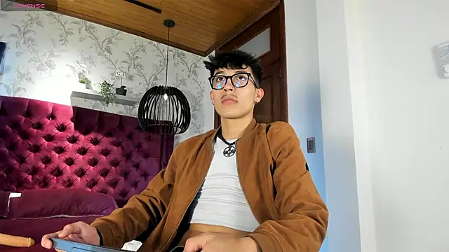 Snapshot of tim__fox chatting on 10/22/25, 07:35 tim fox online show from 10/22/25, 07:35