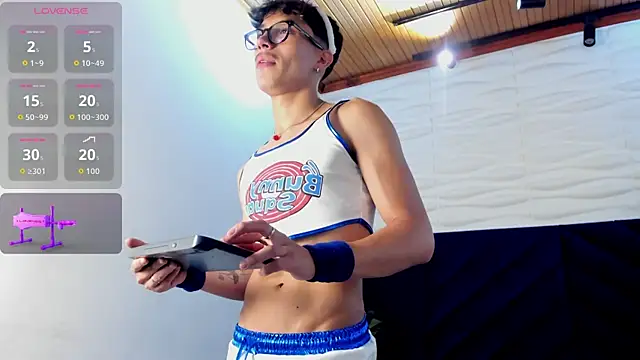 Snapshot of tim__fox chatting on 10/31/25, 12:17 tim fox online show from 10/31/25, 12:17