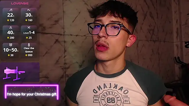 Snapshot of tim__fox chatting on 12/21/25, 11:28 tim fox online show from 12/21/25, 11:28