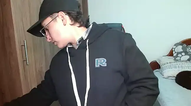 Snapshot of alex_parker07 chatting on 01/08/25, 10:37 alex parker07 online show from 01/08/25, 10:37