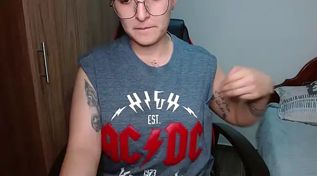 Snapshot of alex_parker07 chatting on 01/10/25, 03:50 alex parker07 online show from 01/10/25, 03:50