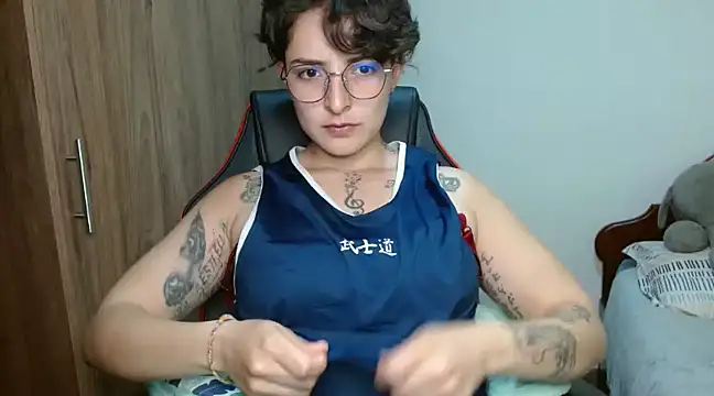 Snapshot of alex_parker07 chatting on 01/14/25, 10:44 alex parker07 online show from 01/14/25, 10:44