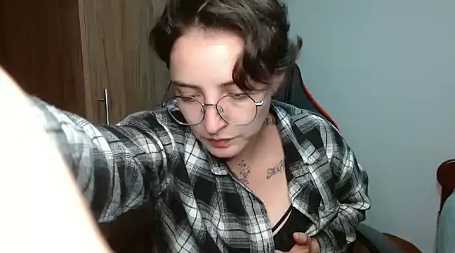 Snapshot of alex_parker07 chatting on 01/16/25, 01:58 alex parker07 online show from 01/16/25, 01:58