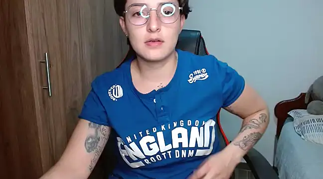 Snapshot of alex_parker07 chatting on 01/17/25, 02:18 alex parker07 online show from 01/17/25, 02:18