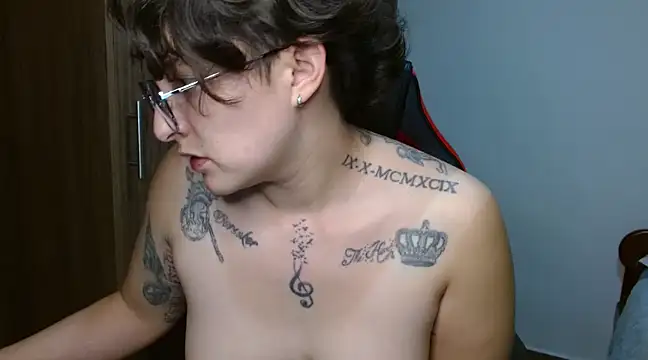 Snapshot of alex_parker07 chatting on 01/24/25, 12:52 alex parker07 online show from 01/24/25, 12:52