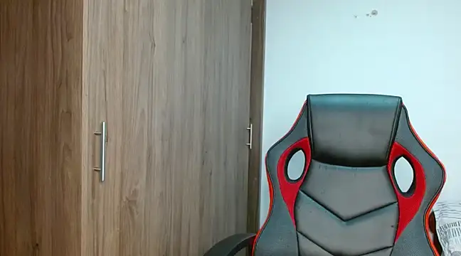 Snapshot of alex_parker07 chatting on 01/27/25, 02:31 alex parker07 online show from 01/27/25, 02:31