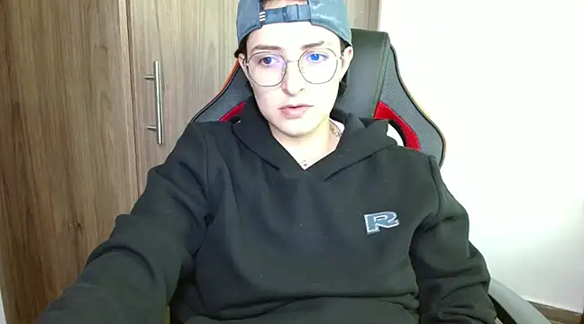 Snapshot of alex_parker07 chatting on 01/30/25, 07:59 alex parker07 online show from 01/30/25, 07:59