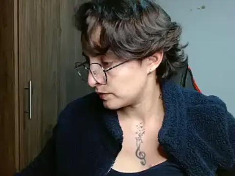 Snapshot of alex_parker07 chatting on 01/31/25, 02:48 alex parker07 online show from 01/31/25, 02:48