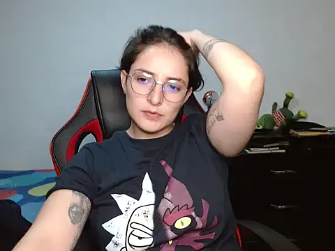 Snapshot of alex_parker07 chatting on 02/06/25, 03:06 alex parker07 online show from 02/06/25, 03:06