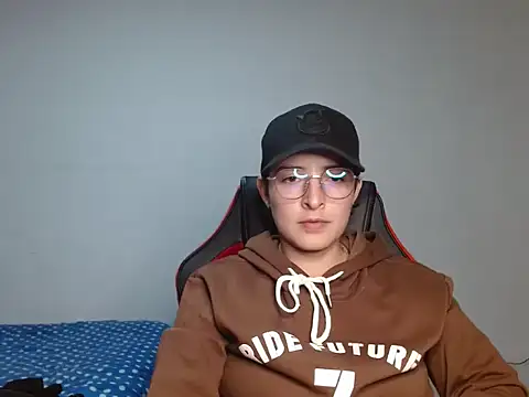 Snapshot of alex_parker07 chatting on 02/09/25, 02:17 alex parker07 online show from 02/09/25, 02:17