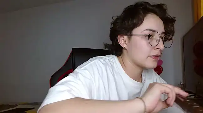 Snapshot of alex_parker07 chatting on 02/25/25, 09:46 alex parker07 online show from 02/25/25, 09:46