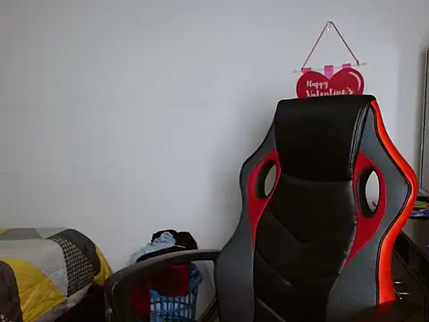 Snapshot of alex_parker07 chatting on 02/28/25, 12:54 alex parker07 online show from 02/28/25, 12:54