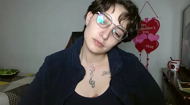 Snapshot of alex_parker07 chatting on 03/08/25, 02:23 alex parker07 online show from 03/08/25, 02:23