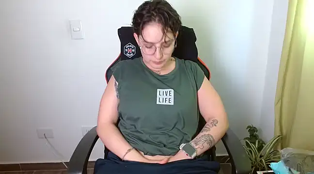 Snapshot of alex_parker07 chatting on 03/11/25, 09:26 alex parker07 online show from 03/11/25, 09:26