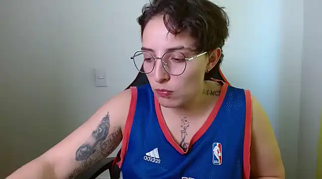 Snapshot of alex_parker07 chatting on 03/13/25, 09:48 alex parker07 online show from 03/13/25, 09:48