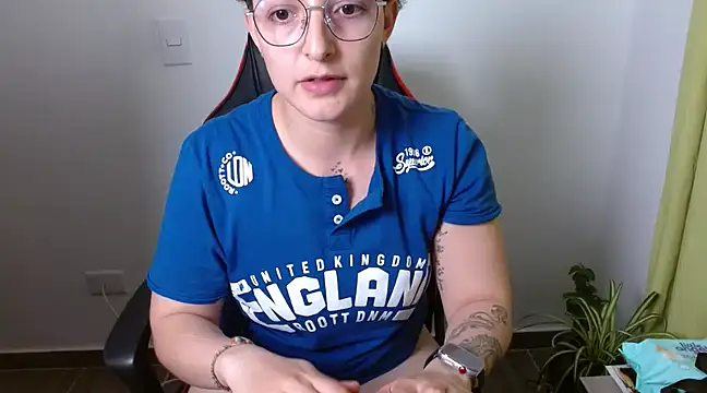 Snapshot of alex_parker07 chatting on 03/15/25, 01:19 alex parker07 online show from 03/15/25, 01:19