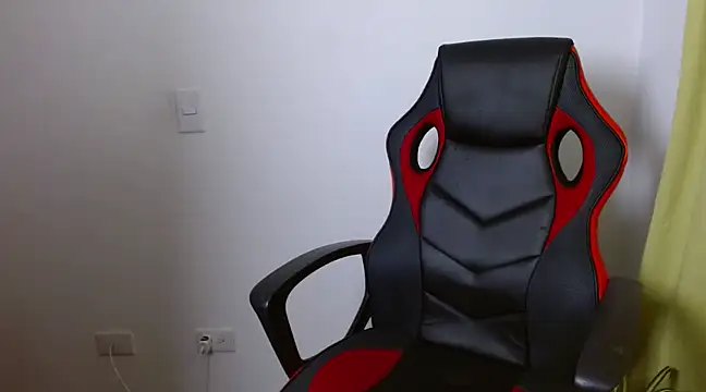 Snapshot of alex_parker07 chatting on 03/16/25, 02:43 alex parker07 online show from 03/16/25, 02:43