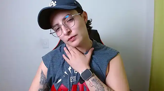 Snapshot of alex_parker07 chatting on 03/19/25, 09:48 alex parker07 online show from 03/19/25, 09:48