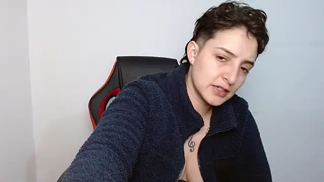 Snapshot of alex_parker07 chatting on 09/10/25, 01:38 alex parker07 online show from 09/10/25, 01:38