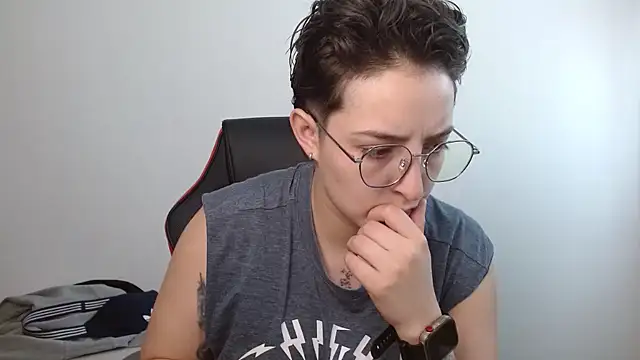 Snapshot of alex_parker07 chatting on 09/14/25, 07:35 alex parker07 online show from 09/14/25, 07:35