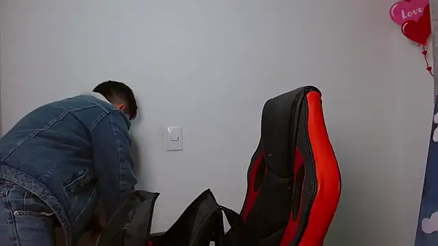 Snapshot of alex_parker07 chatting on 09/28/25, 11:54 alex parker07 online show from 09/28/25, 11:54