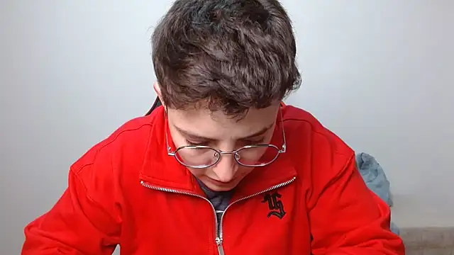 Snapshot of alex_parker07 chatting on 09/30/25, 12:04 alex parker07 online show from 09/30/25, 12:04