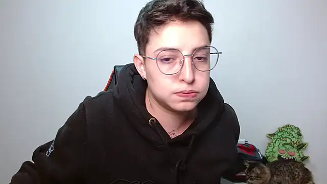 Snapshot of alex_parker07 chatting on 09/30/25, 10:48 alex parker07 online show from 09/30/25, 10:48