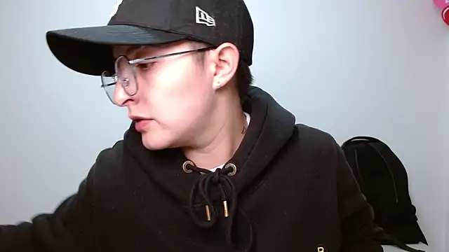 Snapshot of alex_parker07 chatting on 10/15/25, 01:06 alex parker07 online show from 10/15/25, 01:06