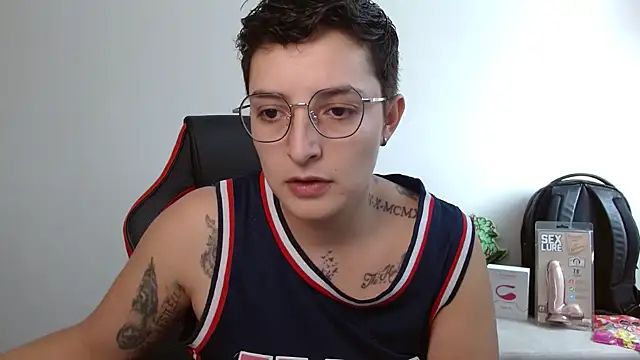 Snapshot of alex_parker07 chatting on 10/19/25, 07:03 alex parker07 online show from 10/19/25, 07:03