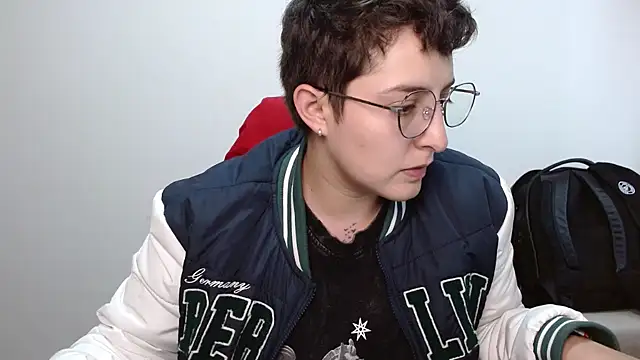 Snapshot of alex_parker07 chatting on 10/27/25, 09:52 alex parker07 online show from 10/27/25, 09:52