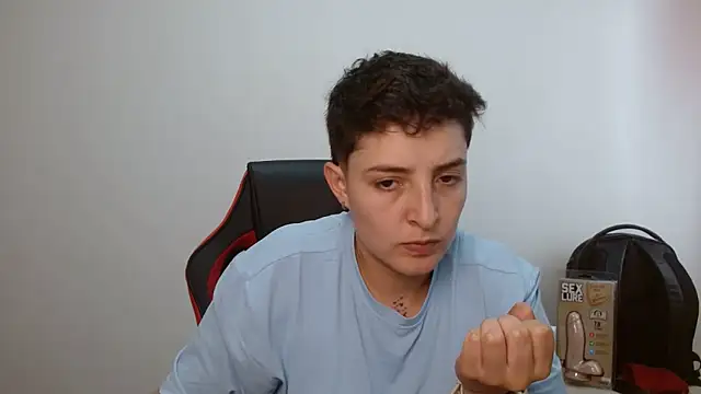 Snapshot of alex_parker07 chatting on 10/30/25, 09:26 alex parker07 online show from 10/30/25, 09:26