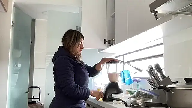 LunaBeya online show from 04/19/26, 06:21