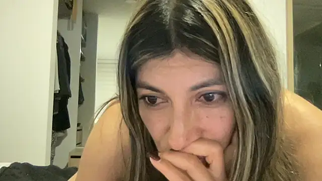 LunaBeya online show from 04/20/26, 10:33