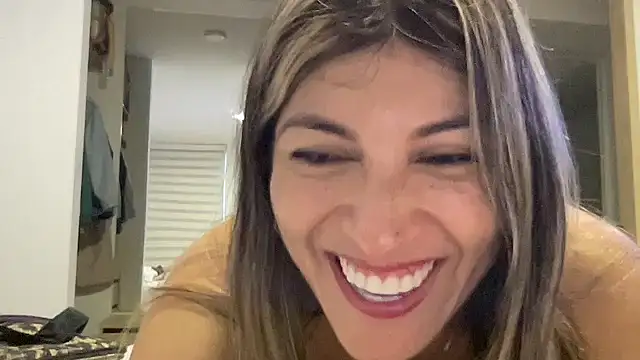 Snapshot of LunaBeya chatting on 07/01/26, 10:53 LunaBeya online show from 07/01/26, 10:53