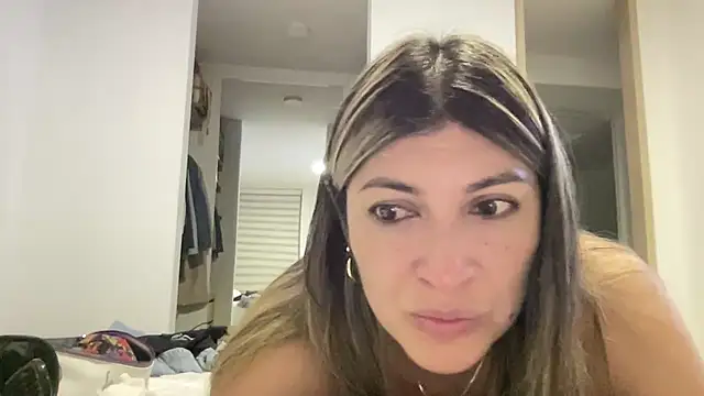 Snapshot of LunaBeya chatting on 07/17/26, 11:20 LunaBeya online show from 07/17/26, 11:20