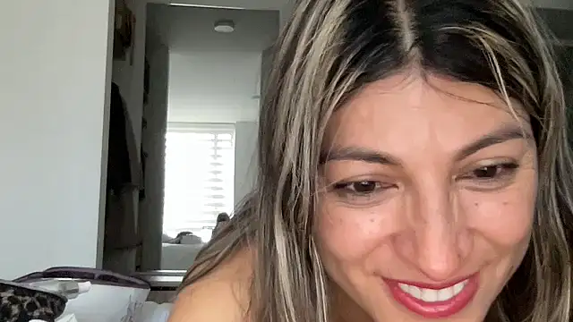 Snapshot of LunaBeya chatting on 07/19/26, 11:36 LunaBeya online show from 07/19/26, 11:36
