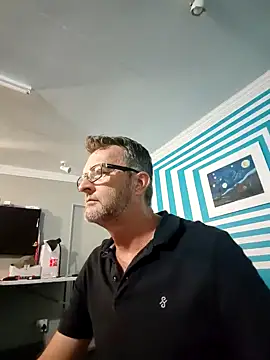 itsmeyes69 online show from 01/29/25, 08:35