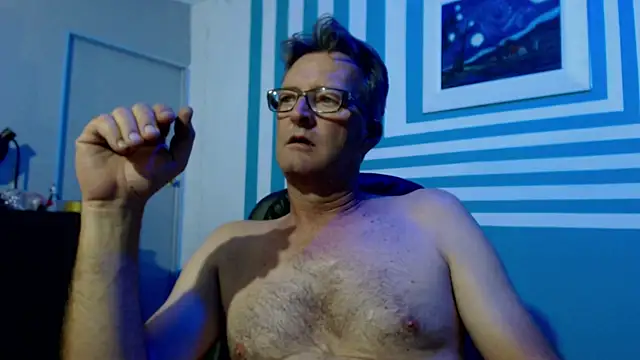 itsmeyes69 online show from 02/28/25, 09:23