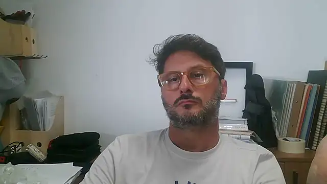Snapshot of Cellino4 chatting on 07/17/26, 04:01 Cellino4 online show from 07/17/26, 04:01