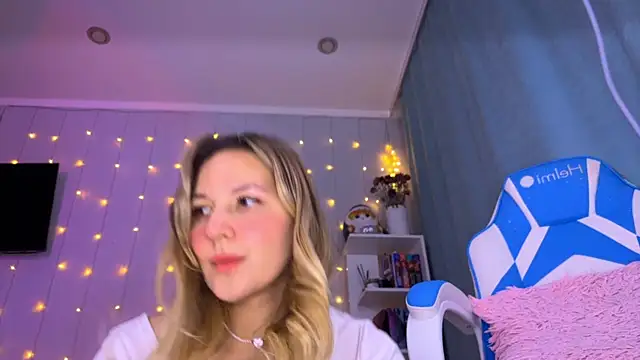 Mercedes Robinson online show from 09/19/25, 04:29