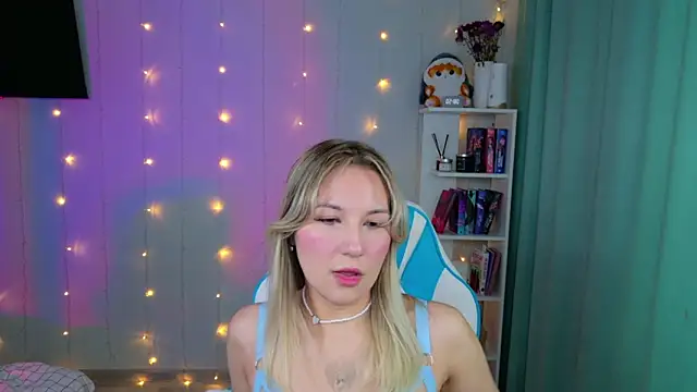 Mercedes Robinson online show from 11/19/25, 05:51