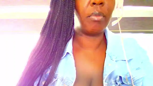 chocolatechipkukky85 online show from 04/13/26, 08:03